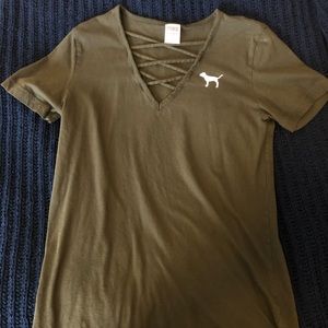 Dark green t shirt with cut in the front of it